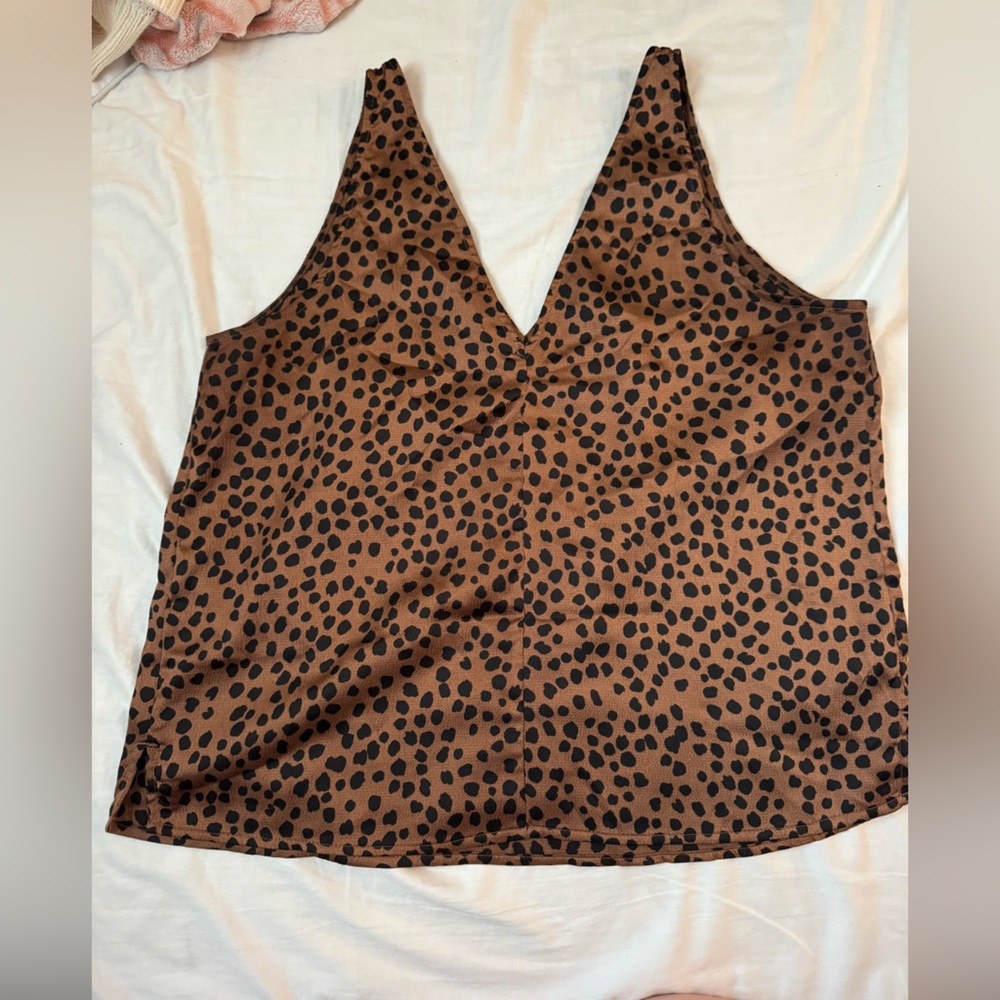 Old Navy leopard print v neck tank top size medium